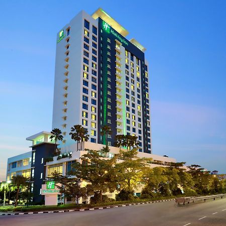 Holiday Inn Melaka By Ihg Exterior photo Holiday Inn Express Bangkok