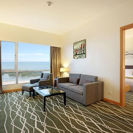 Holiday Inn Melaka By Ihg Exterior photo Suite