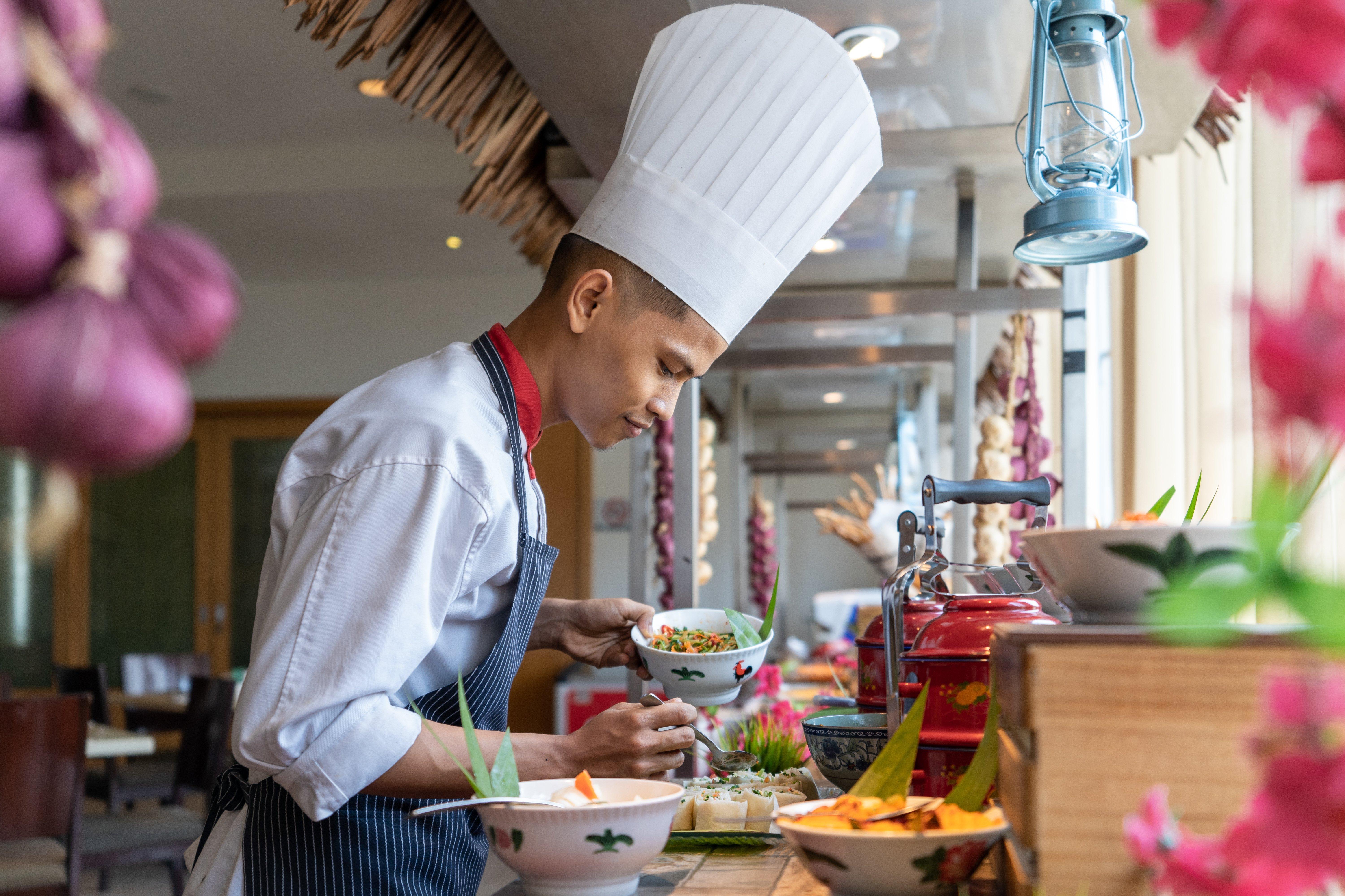 Holiday Inn Melaka By Ihg Exterior photo A chef at work