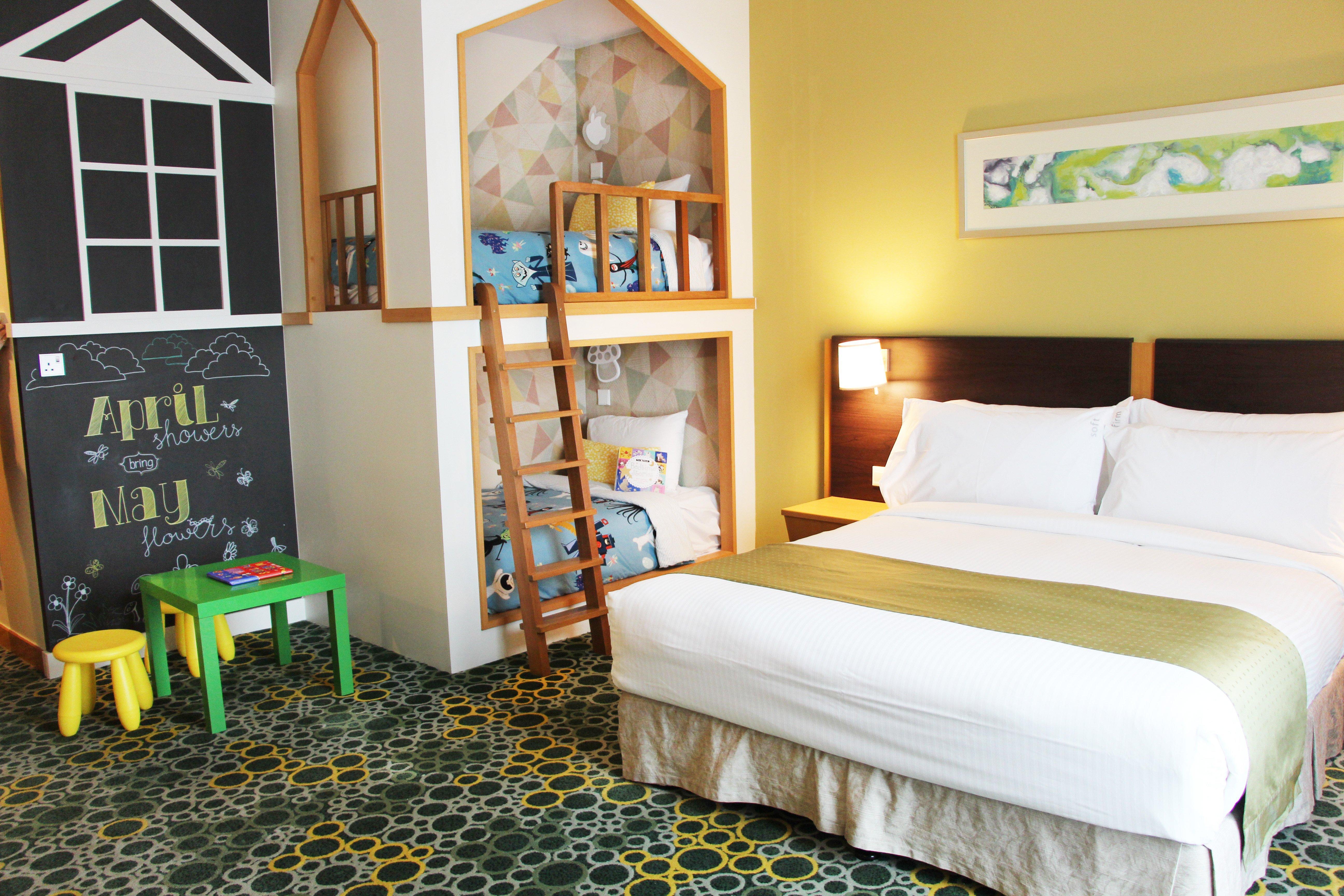 Holiday Inn Melaka By Ihg Exterior photo Family room at the hotel