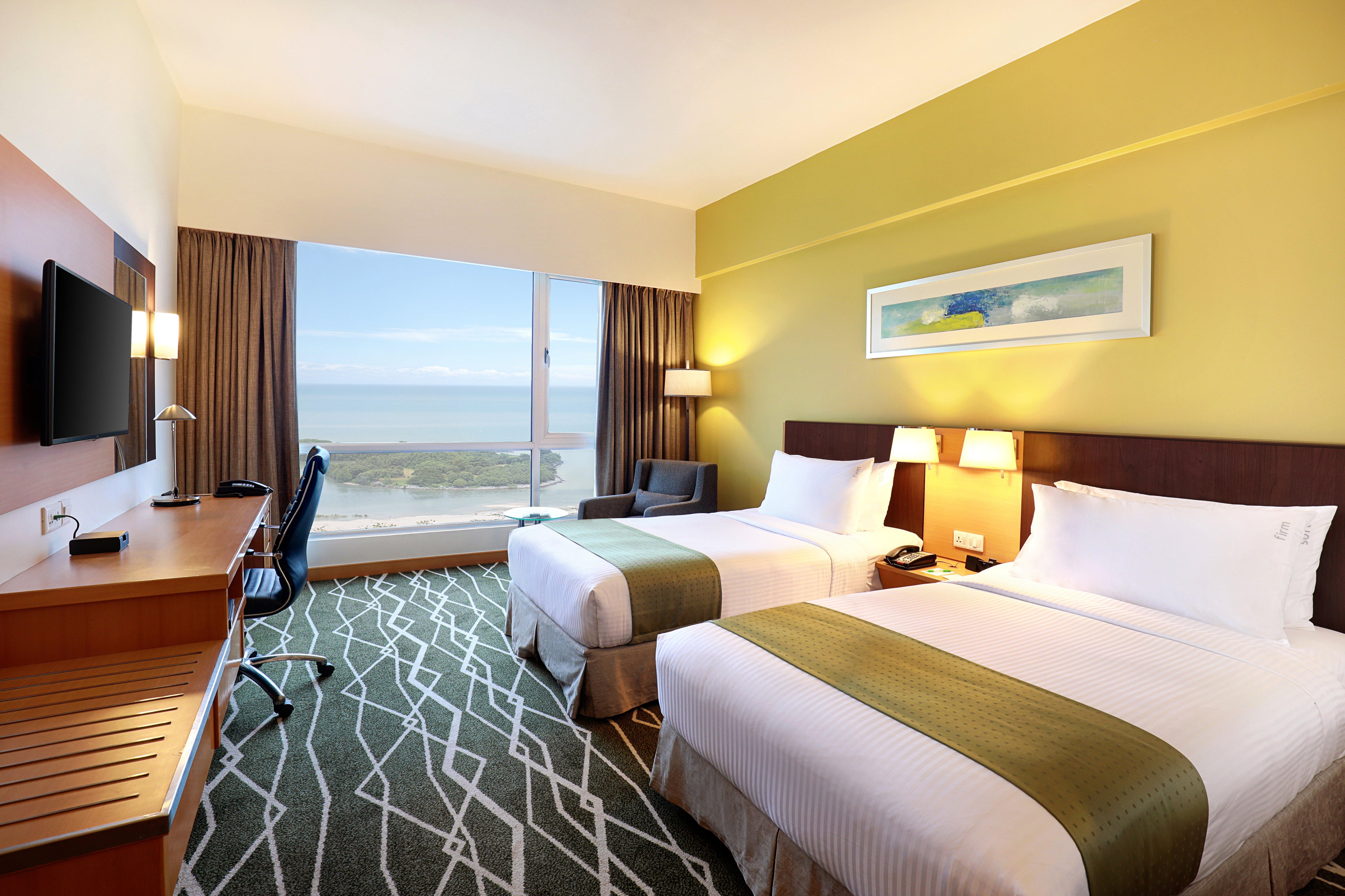 Holiday Inn Melaka By Ihg Exterior photo Deluxe Room