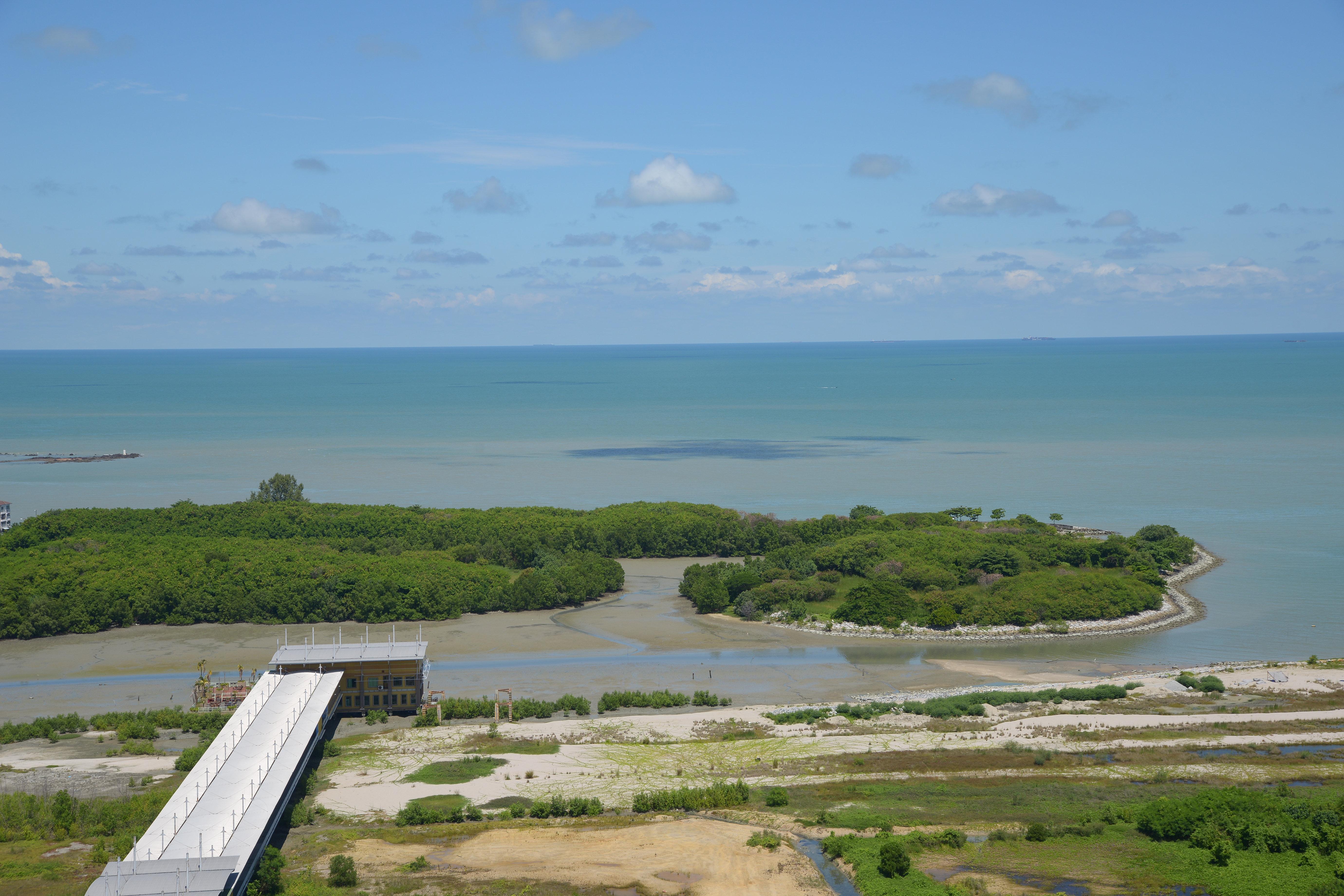 Holiday Inn Melaka By Ihg Exterior photo View of the Gulf of Batabano from the observation tower of the hotel