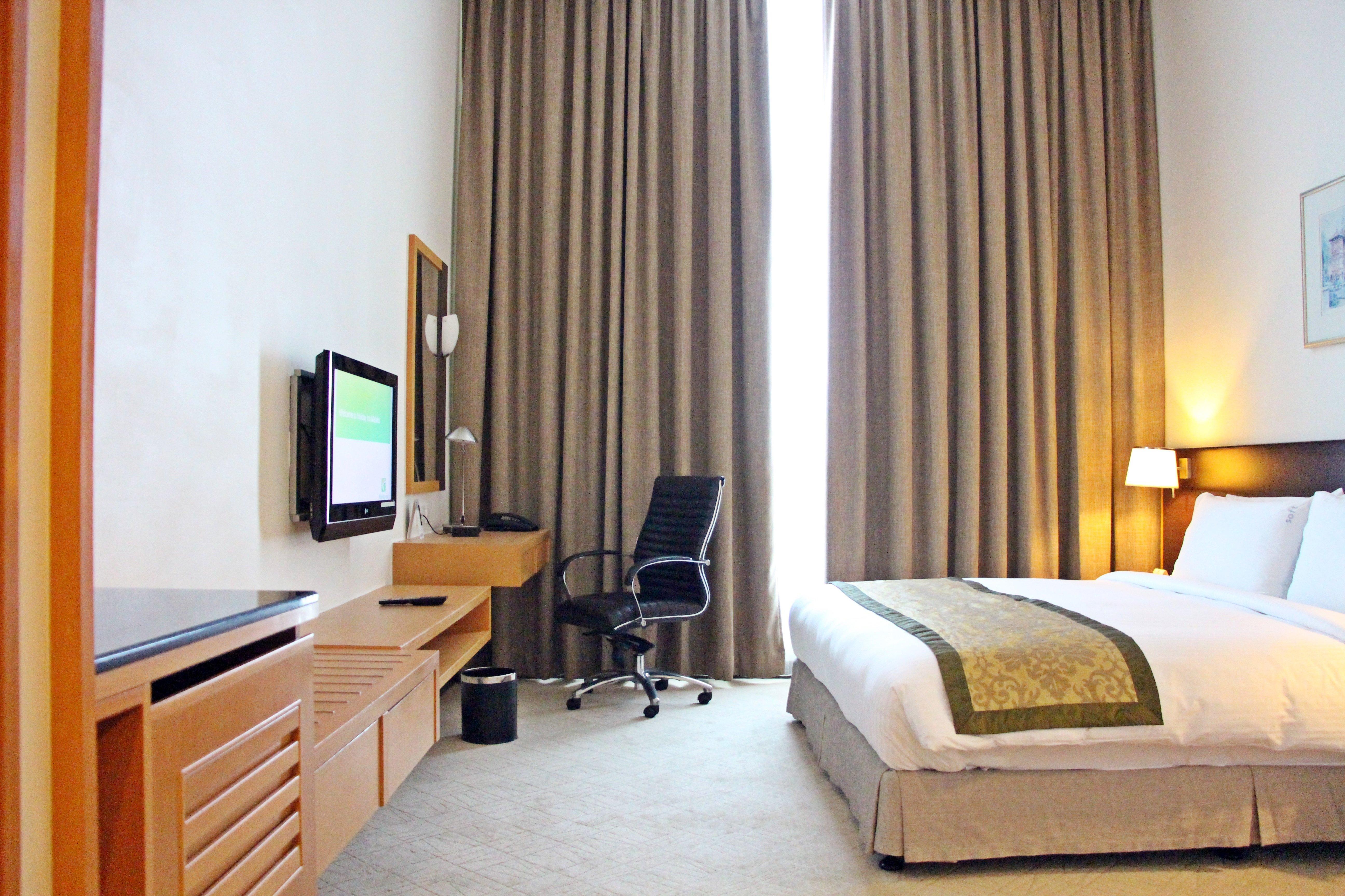 Holiday Inn Melaka By Ihg Exterior photo A room at the hotel