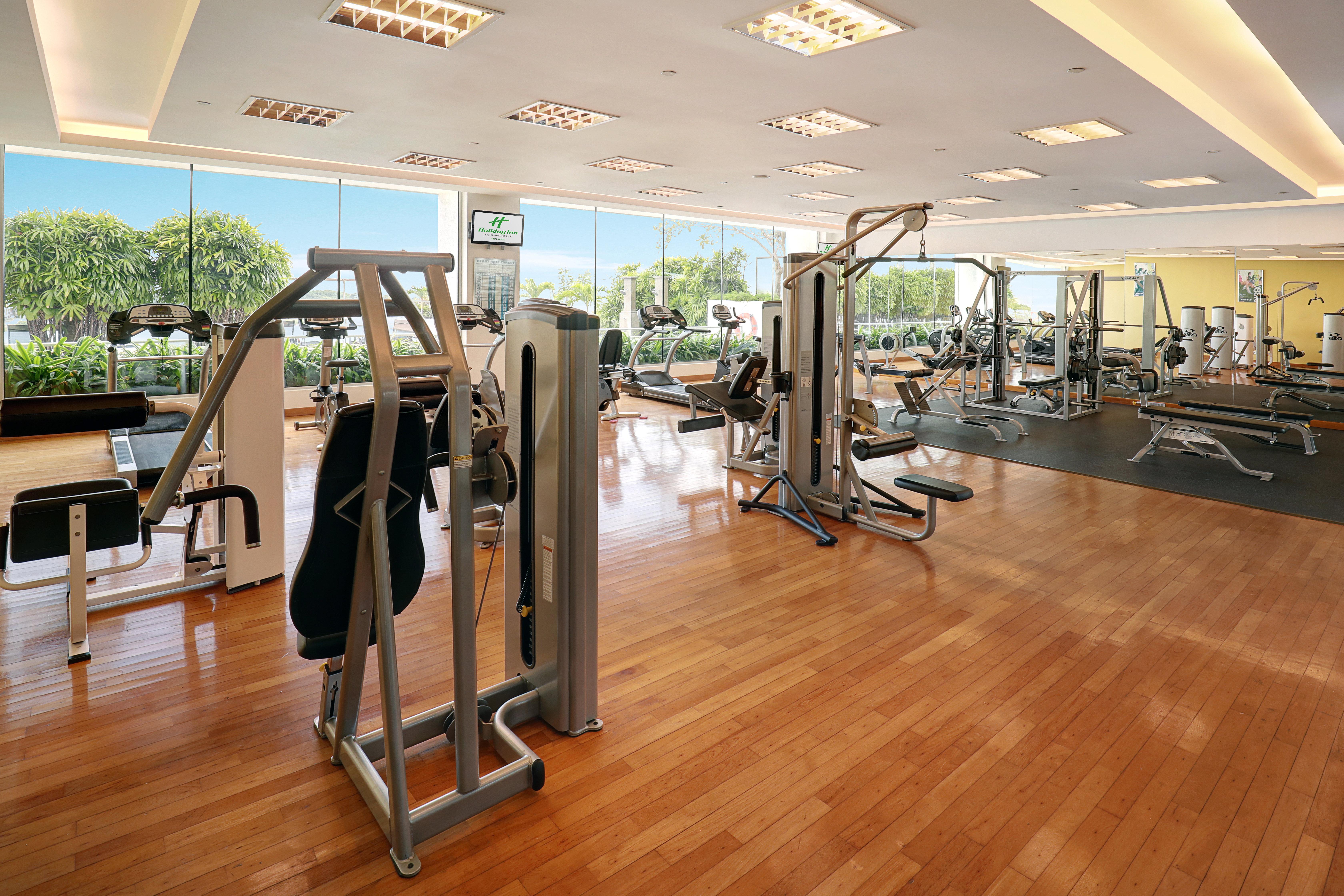 Holiday Inn Melaka By Ihg Exterior photo A gym at the Shangri-La Hotel, Kuala Lumpur