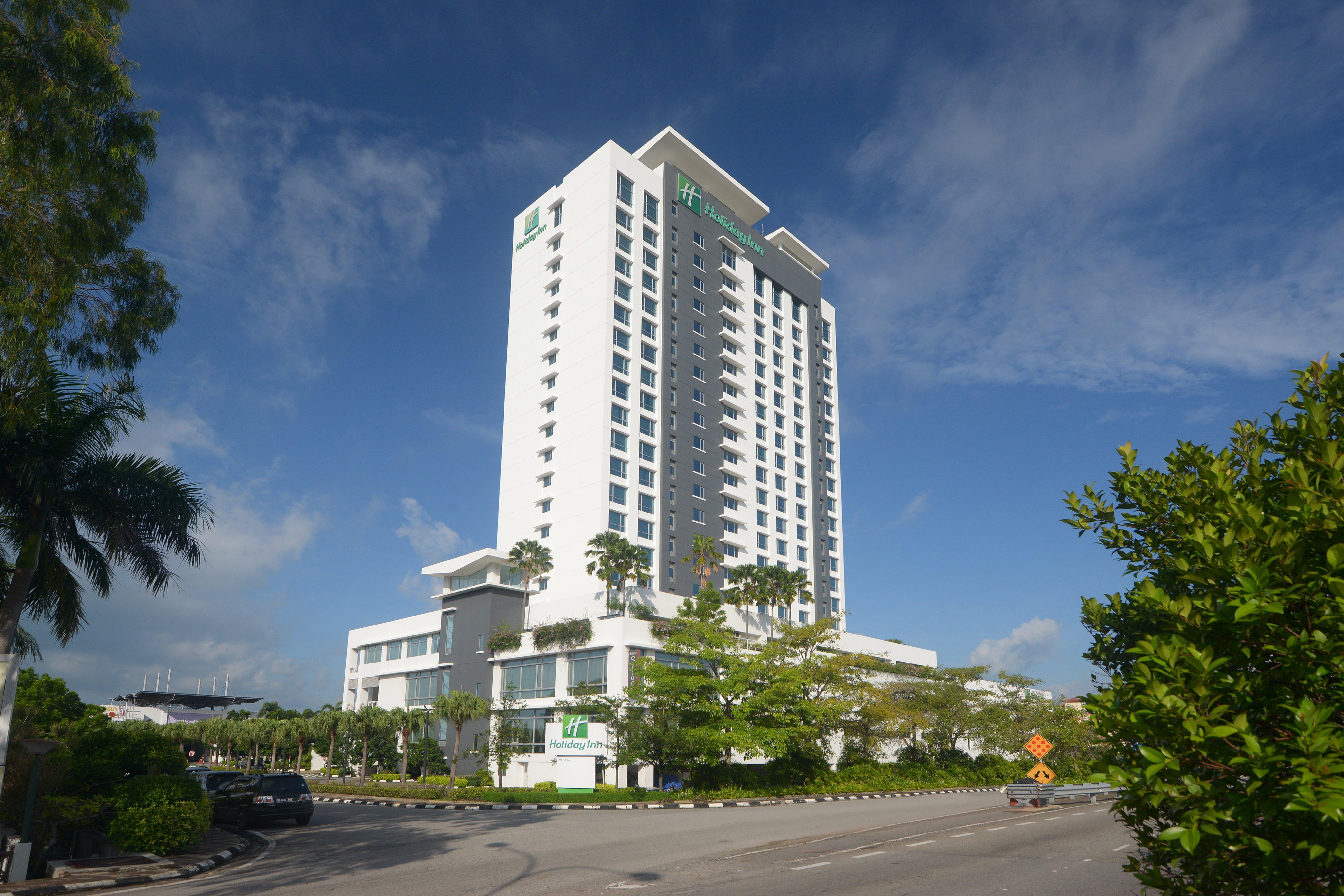 Holiday Inn Melaka By Ihg Exterior photo Holiday Inn & Suites, Penang