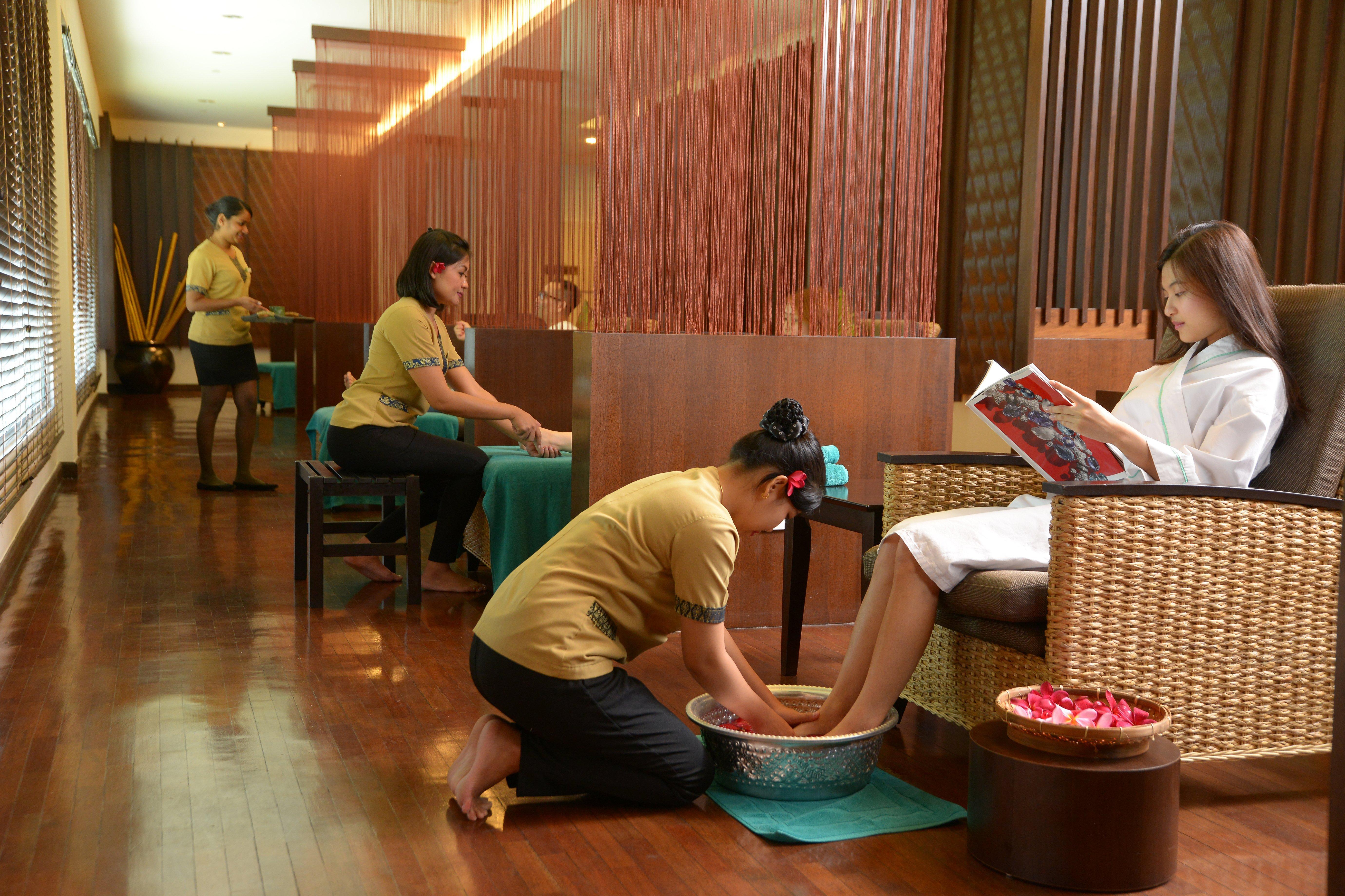 Holiday Inn Melaka By Ihg Exterior photo Thai foot massage