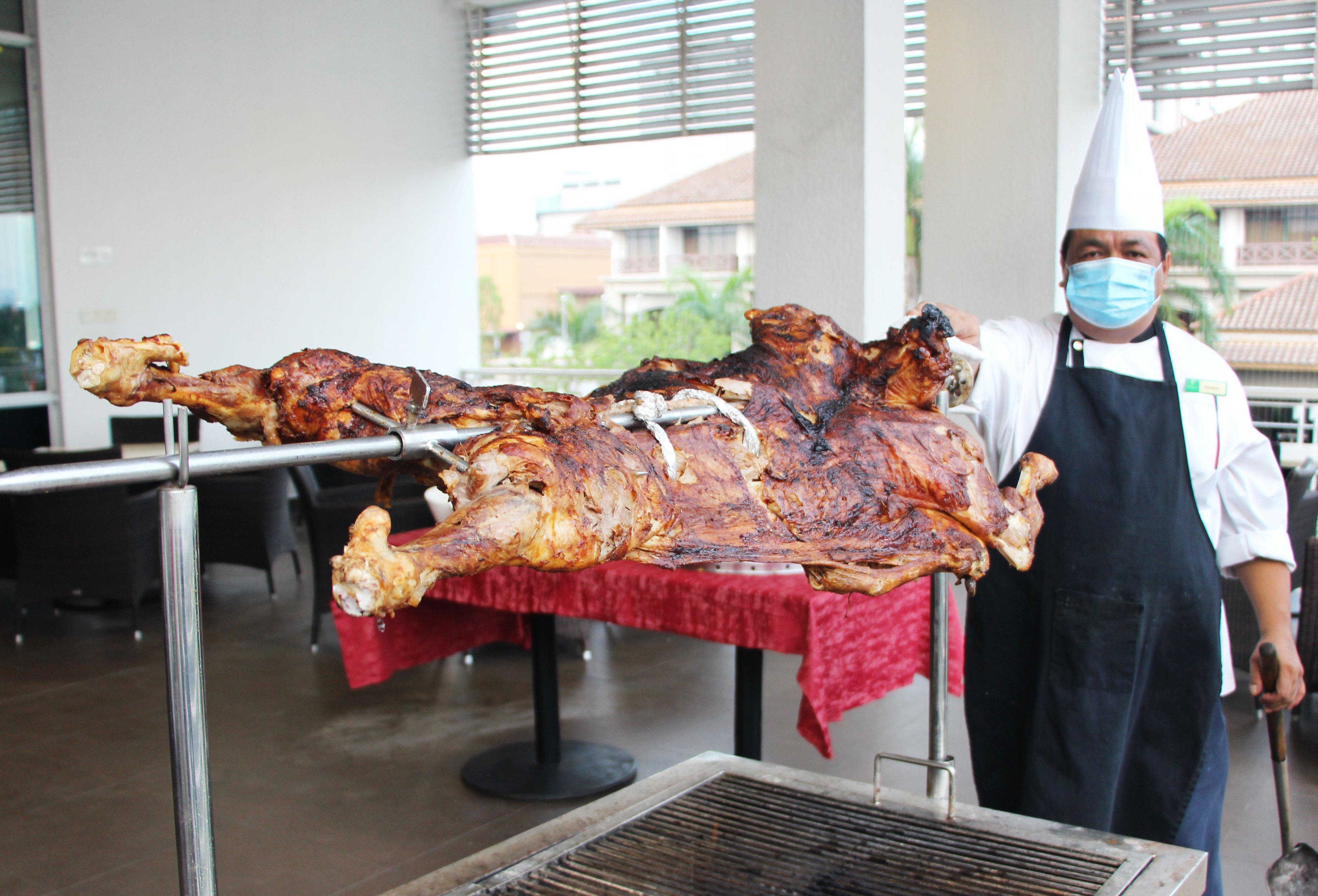 Holiday Inn Melaka By Ihg Exterior photo A whole roast ox