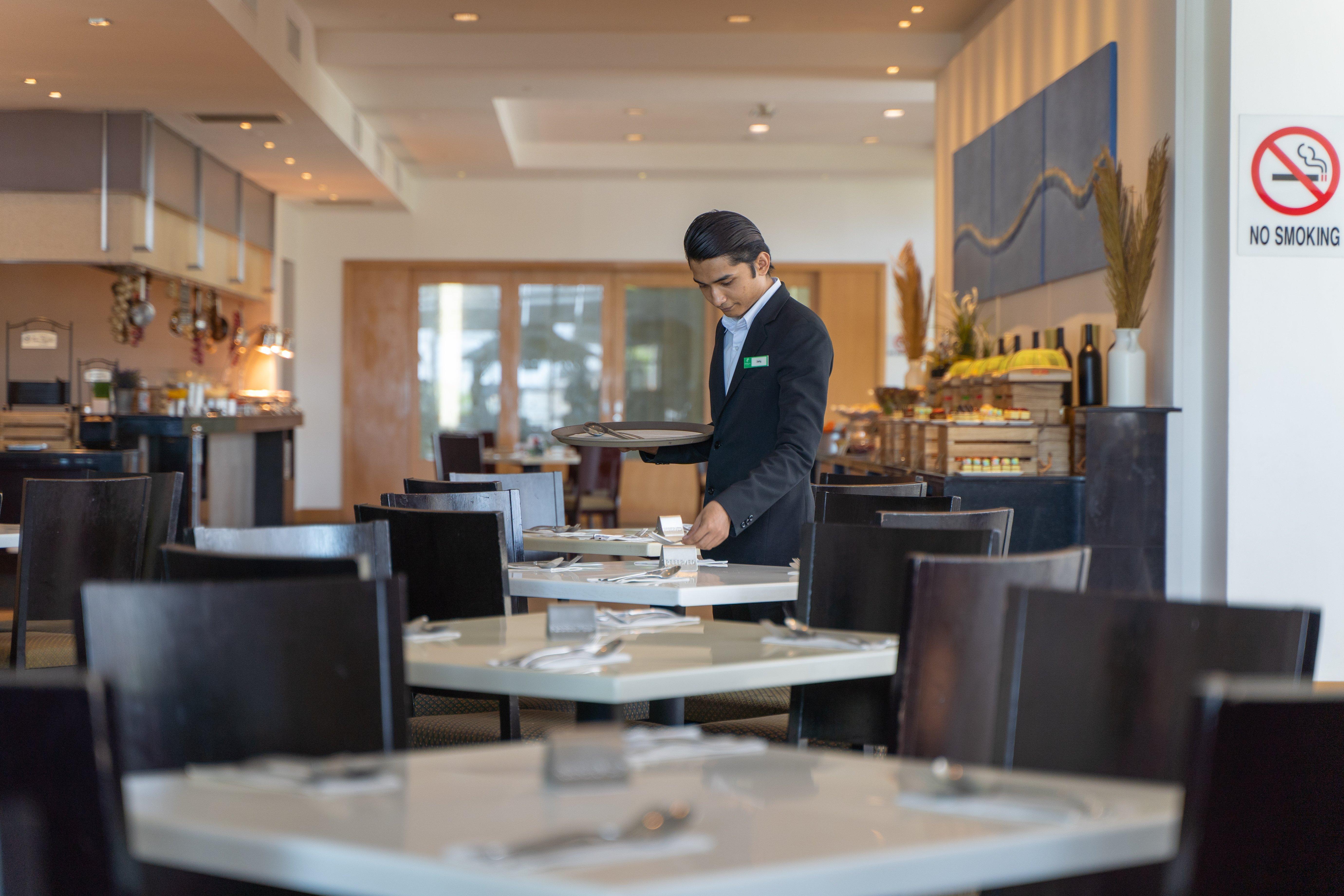 Holiday Inn Melaka By Ihg Exterior photo A restaurant in a hotel