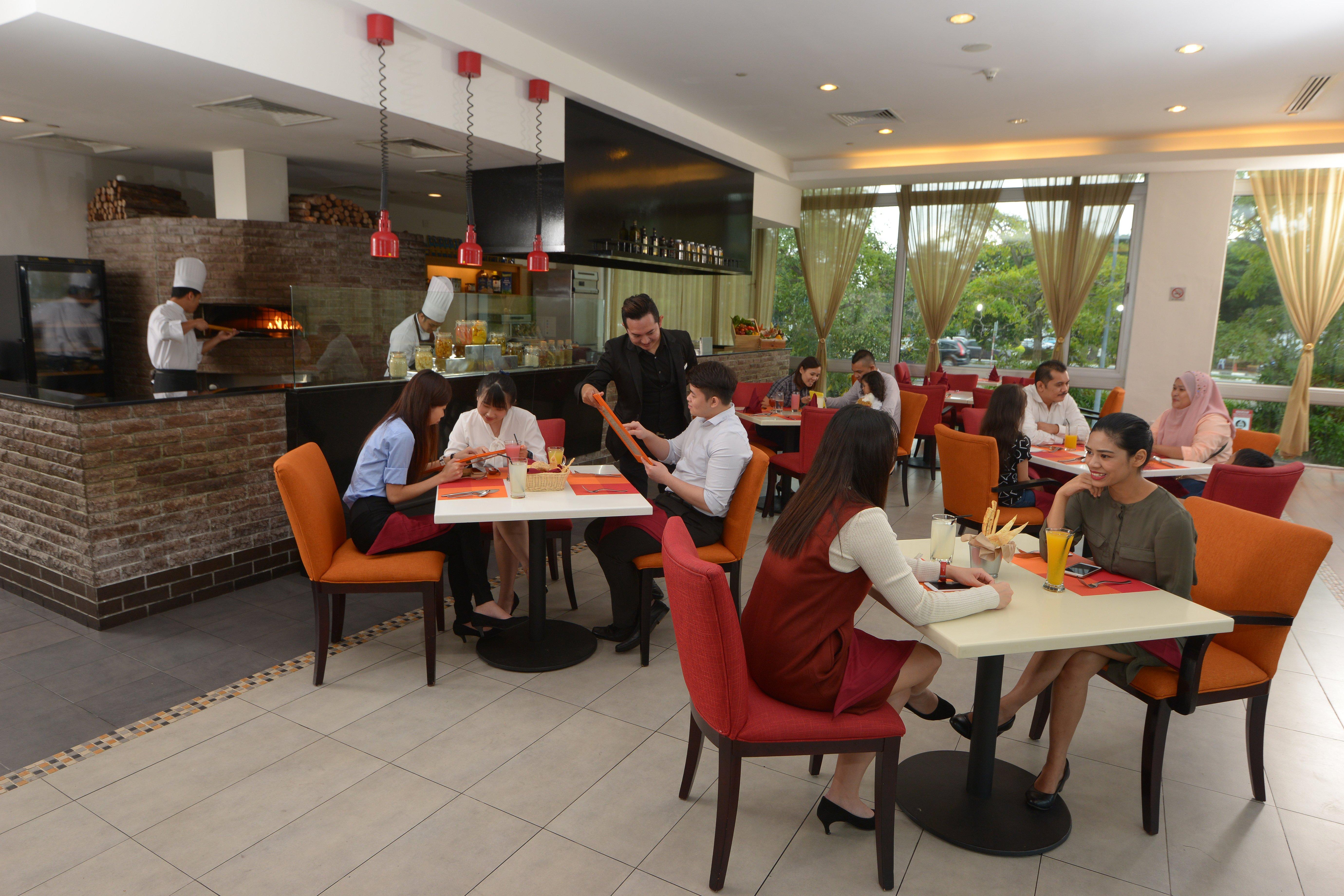 Holiday Inn Melaka By Ihg Exterior photo Pizza Hut in Kuala Lumpur, Malaysia