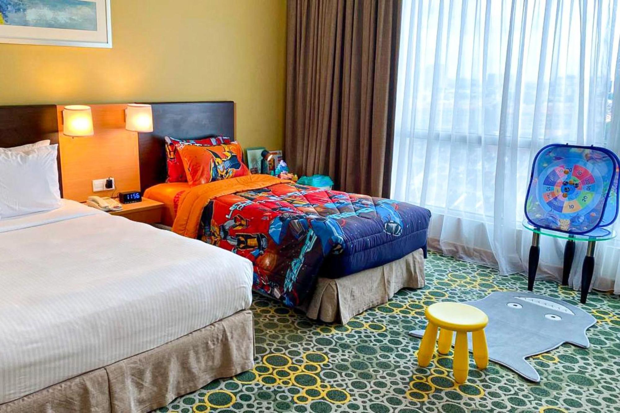 Holiday Inn Melaka By Ihg Exterior photo Family room