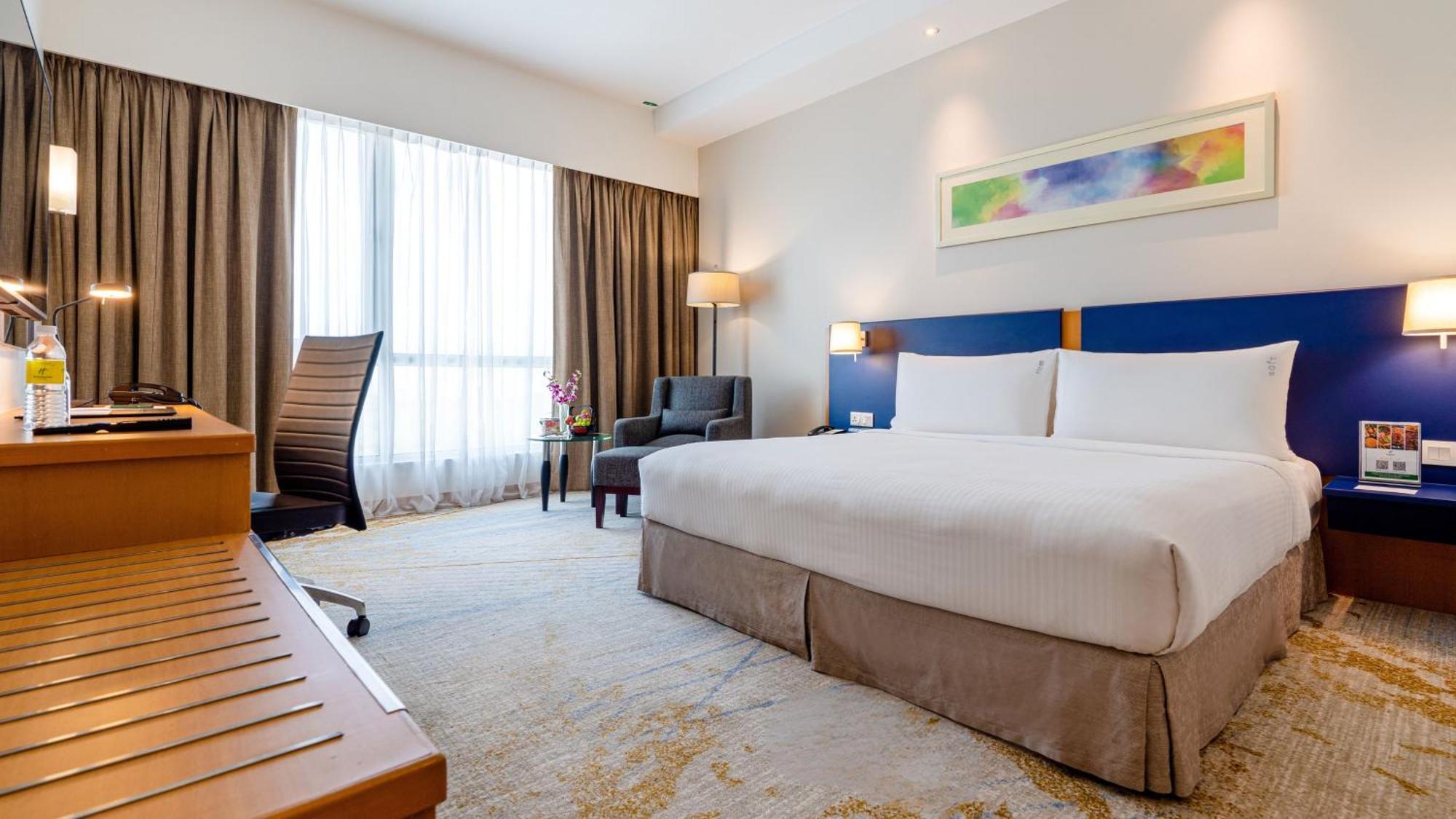 Holiday Inn Melaka By Ihg Exterior photo Deluxe Room